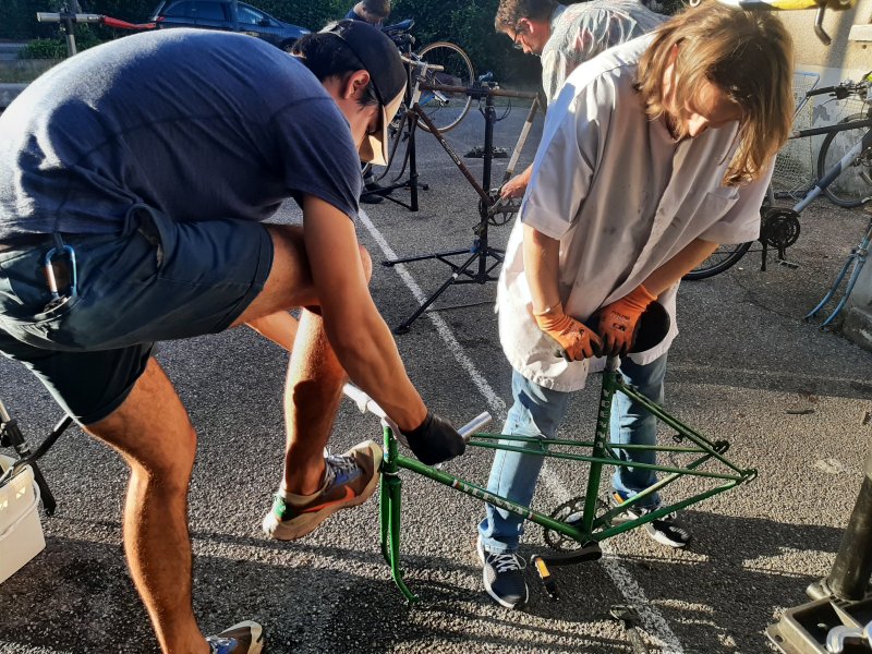Apéro-démontage de vélos
